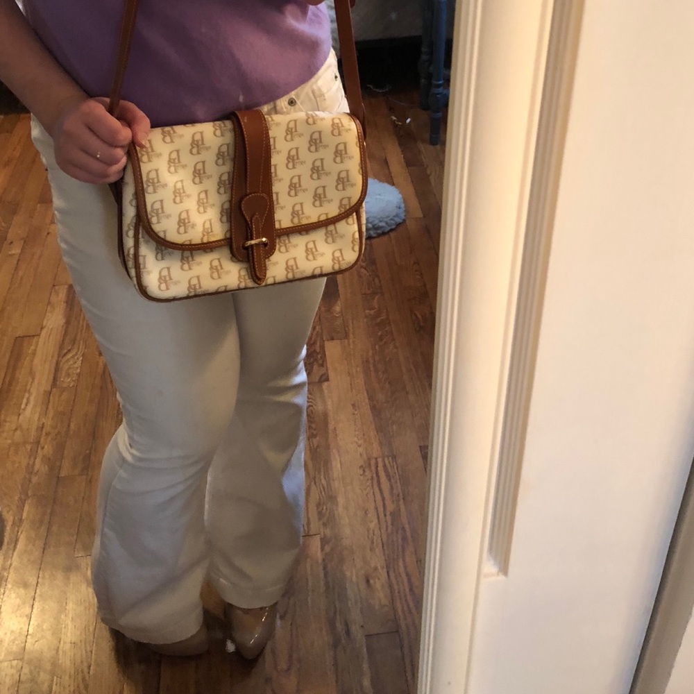 Dooney and Bourke medium cross-body - Picture 4 of 8